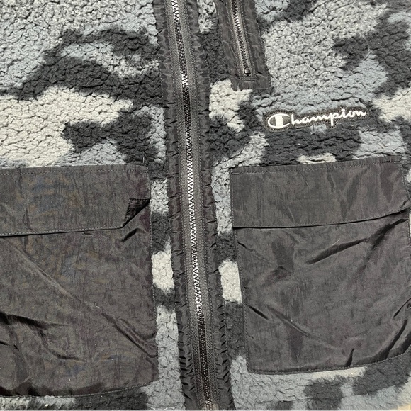 NEW Champion Camoflauge Cozy High Pile Vest, Script Logo sze S Black/Grey Unisex - Picture 14 of 16